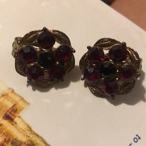 Vtg clip on earrings